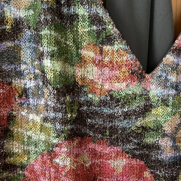 NWOT Free People mini dress. Floral pattern of sequins. Size M. - Picture 4 of 6